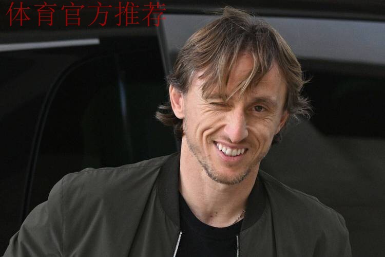 年薪650万 魔笛买17欧元机票回国家队!乘客沸腾 官方调侃